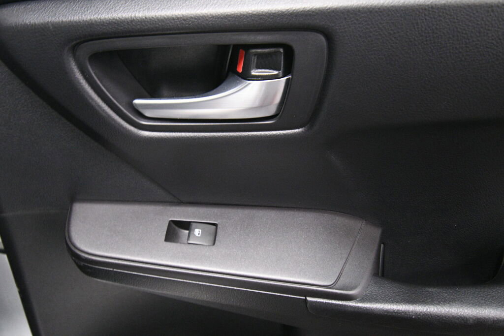 Used 2017 Toyota Camry LE image 24