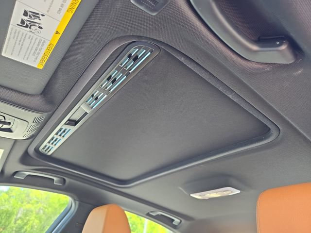 Used 2018 BMW 330i xDrive Sedan w/ Premium Package image 16