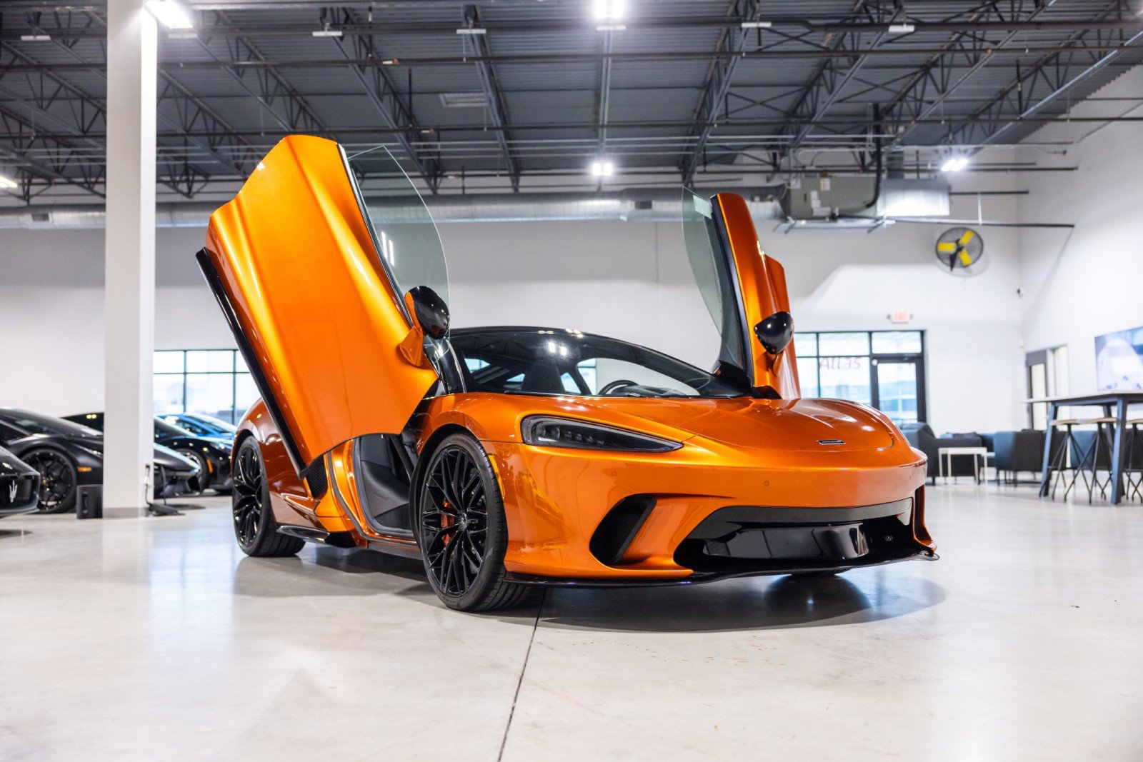 Used 2023 McLaren GT RWD image 3