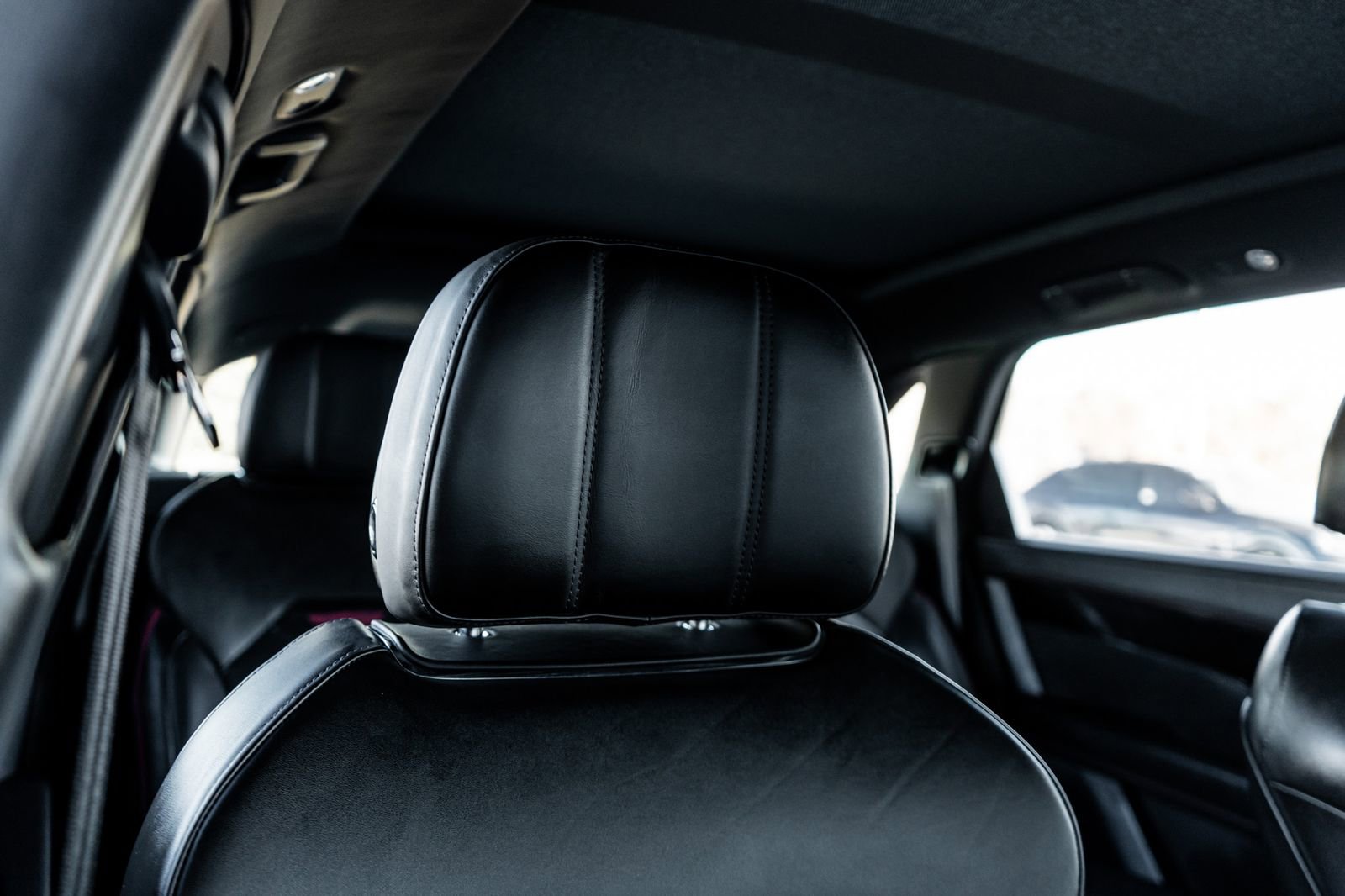 Used 2023 Bentley Bentayga Extended Wheelbase image 38