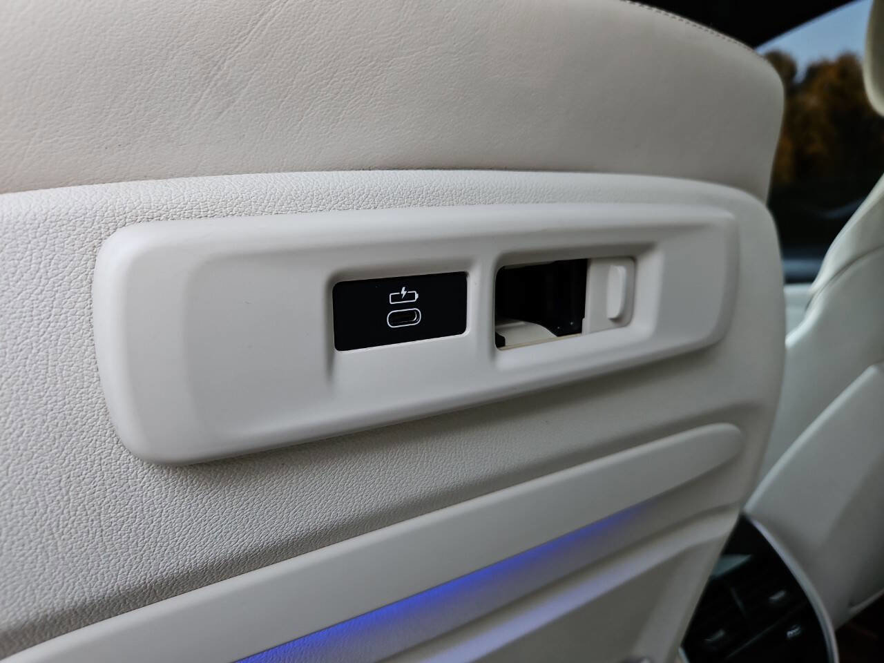 Used 2019 BMW X5 xDrive50i w/ M Sport Package image 15