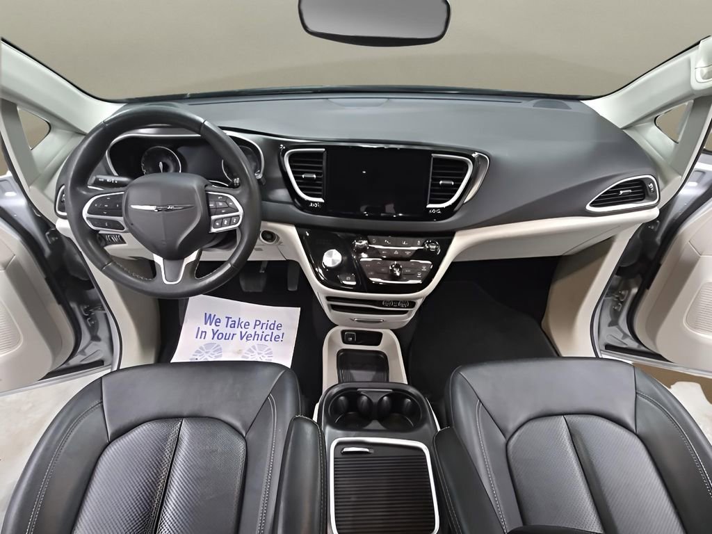 Used 2024 Chrysler Pacifica Touring-L image 22