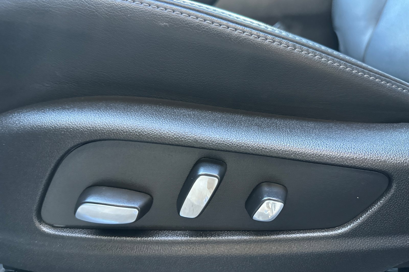 Used 2024 Cadillac XT6 Premium Luxury image 13