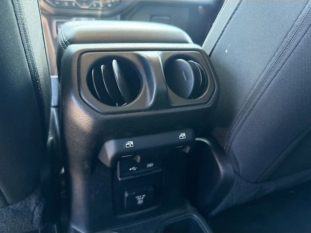 Used 2019 Jeep Wrangler Unlimited Sahara image 26