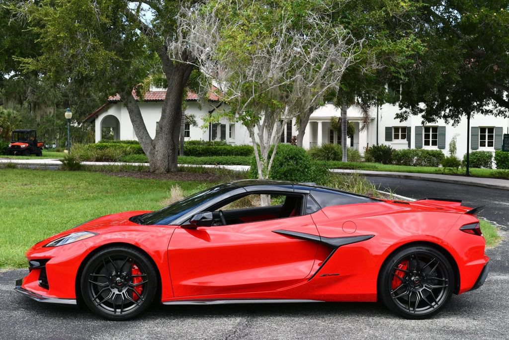 Used 2023 Chevrolet Corvette Z06 w/ Stealth Interior Trim Package RWD image 35