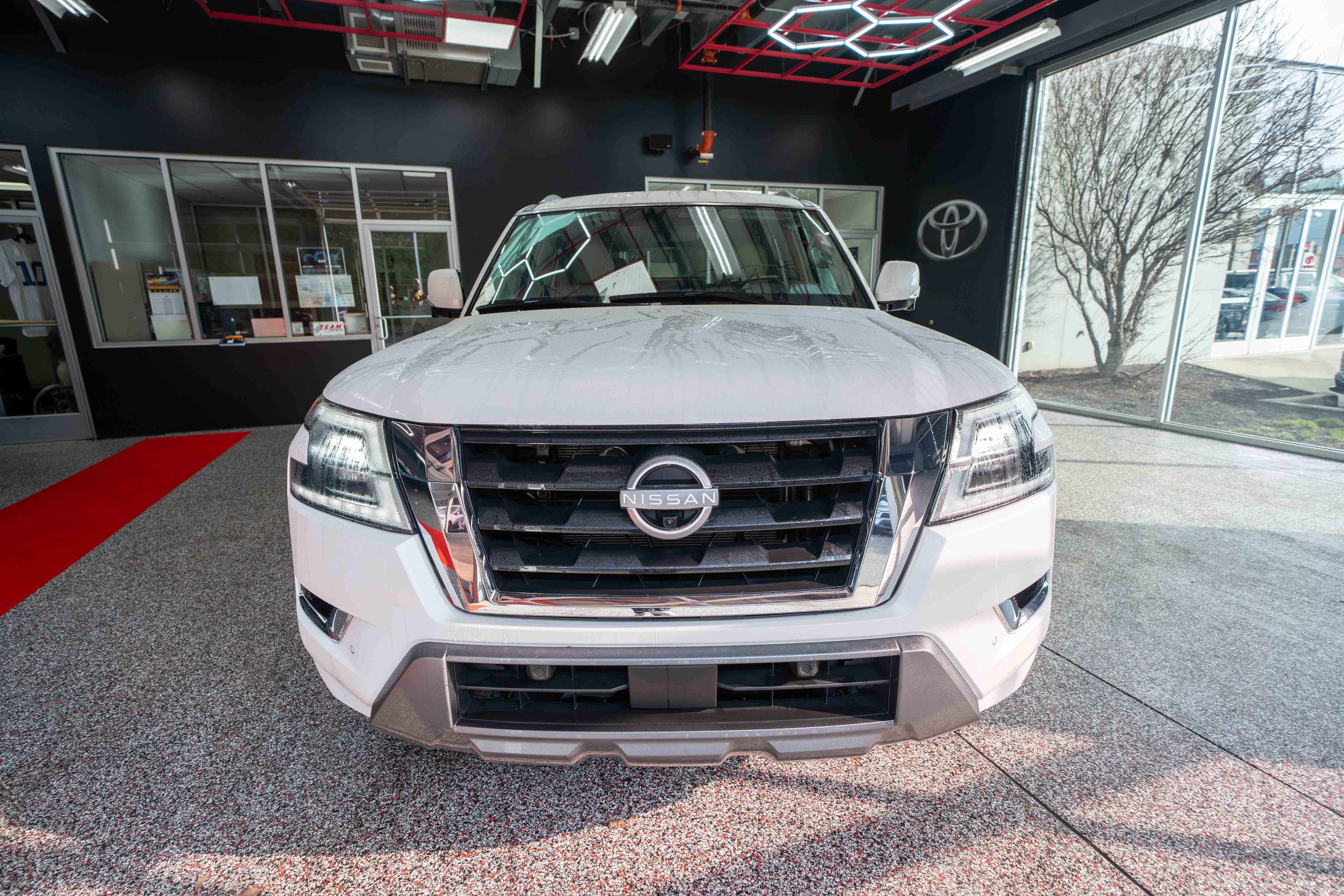 Used 2024 Nissan Armada SL w/ Captain's Chairs Package image 6