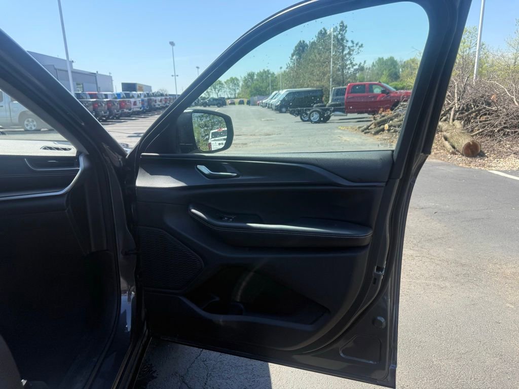 Used 2023 Jeep Grand Cherokee L Laredo AWD/4WD image 59