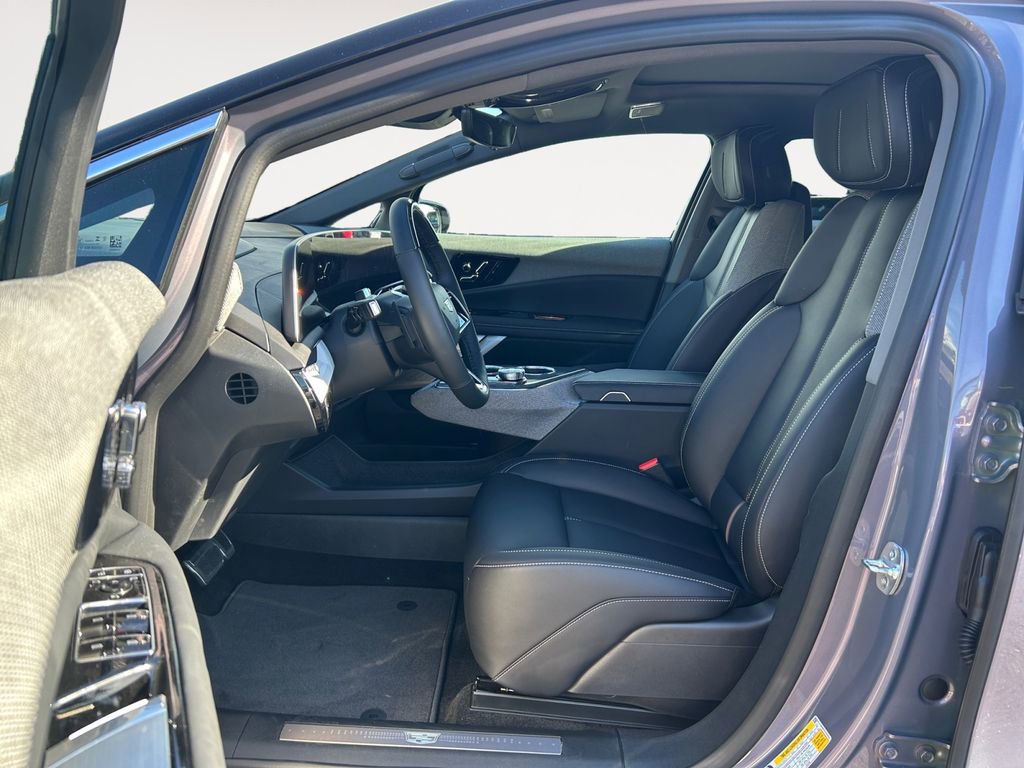 Used 2025 Cadillac Optiq Luxury 1 AWD/4WD image 15