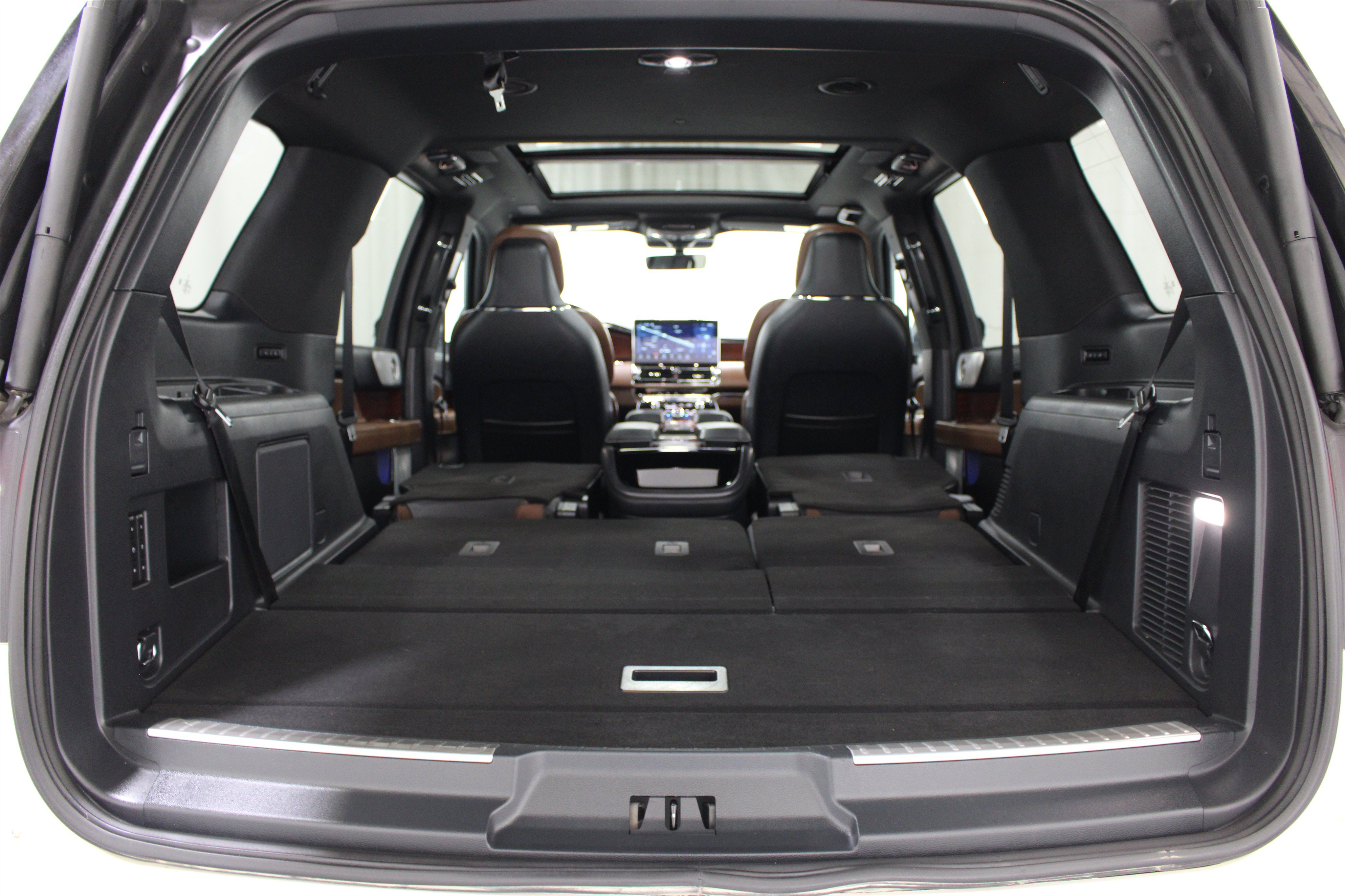 Certified 2024 Lincoln Navigator Reserve AWD/4WD image 25