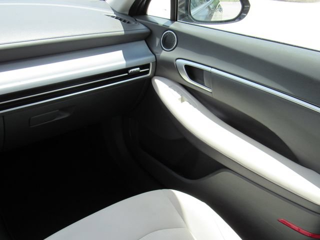 Used 2025 Hyundai Sonata SEL FWD image 17