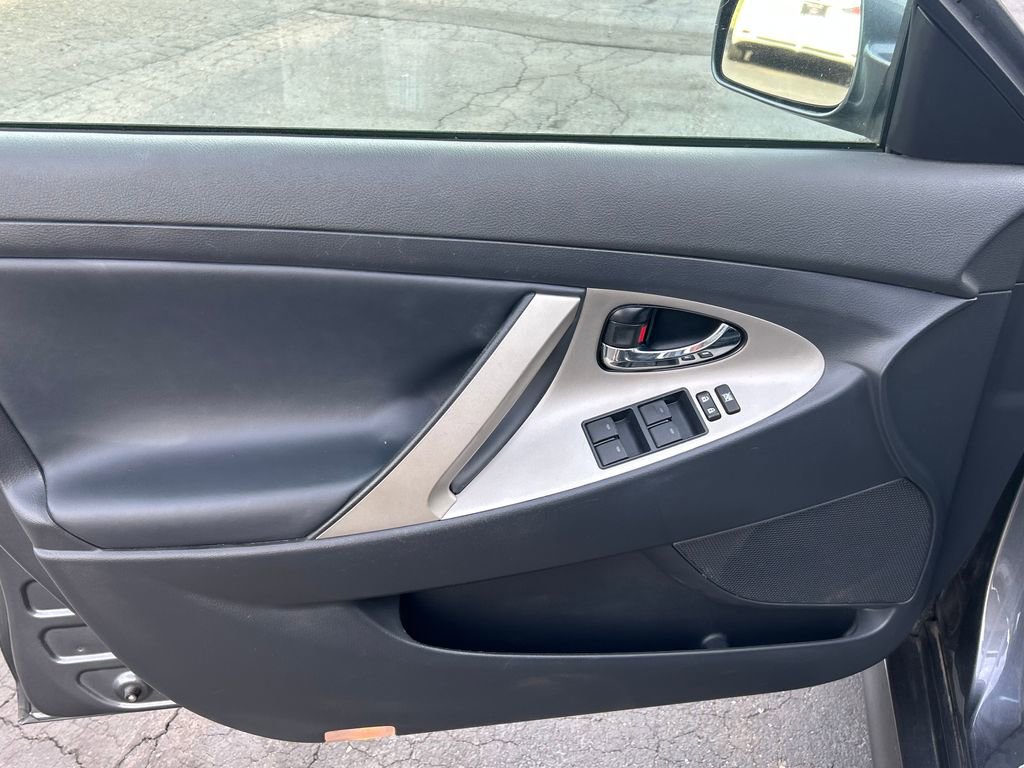 Used 2011 Toyota Camry SE w/ Sport Leather Pkg FWD image 15