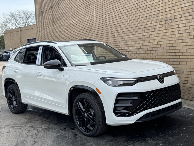 New 2026 Volkswagen Tiguan SE R-Line image 2