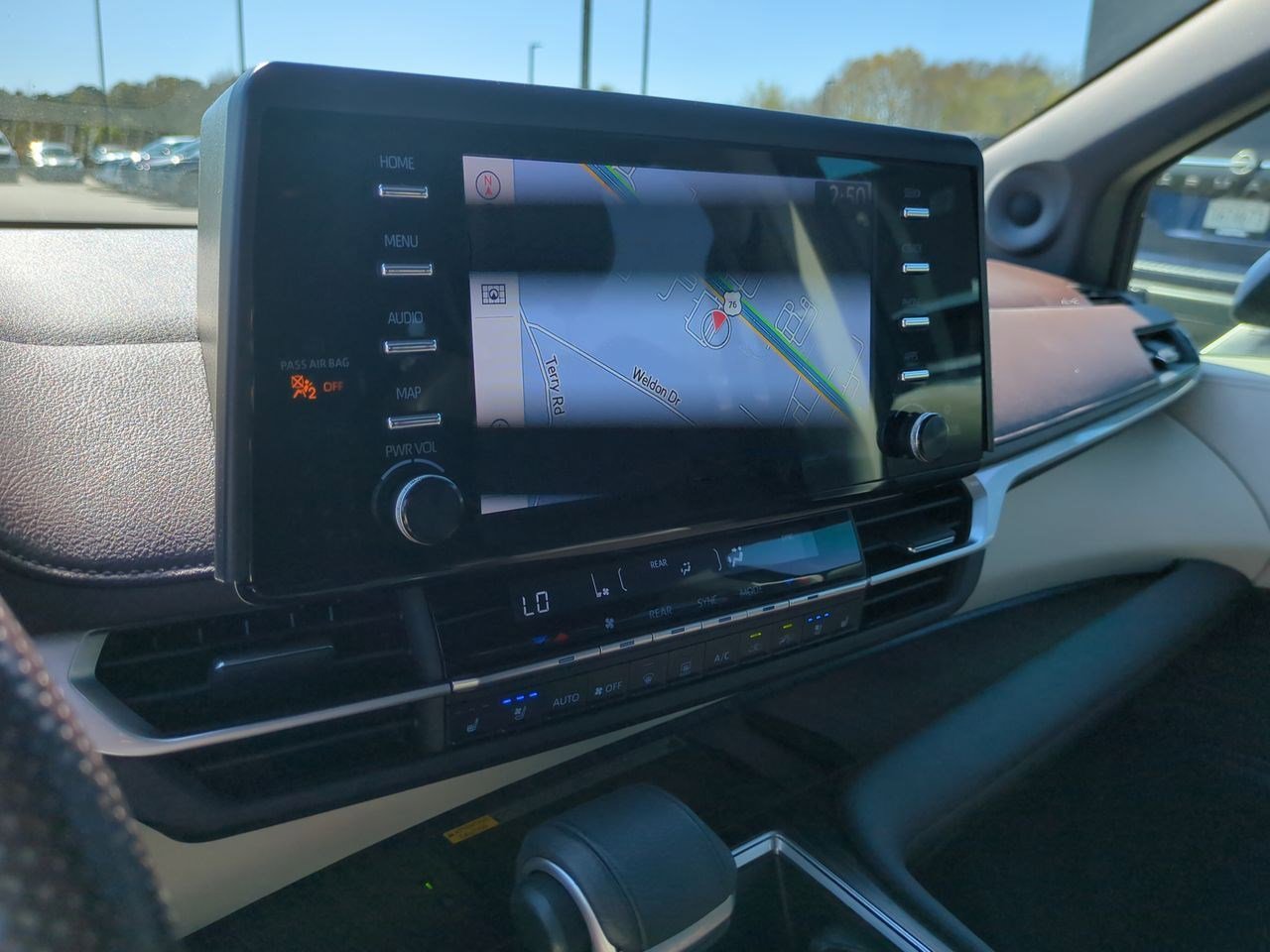 Used 2022 Toyota Sienna Platinum image 26