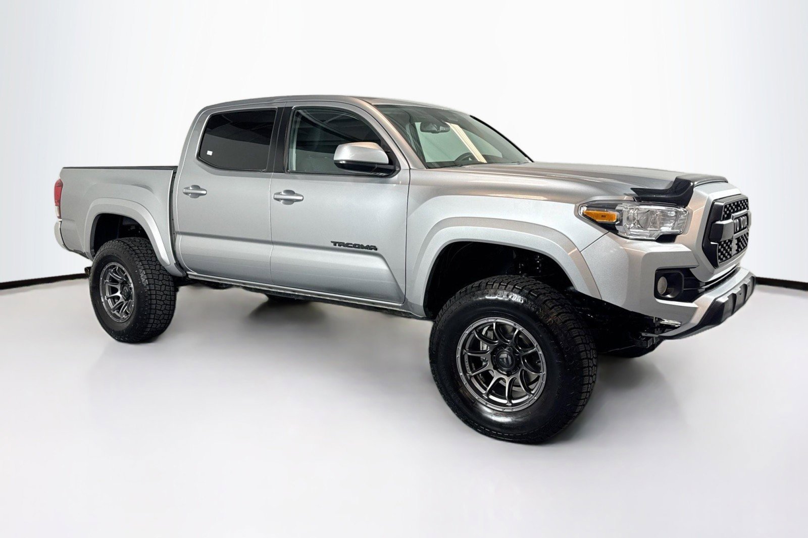 Used 2023 Toyota Tacoma SR5 image 3