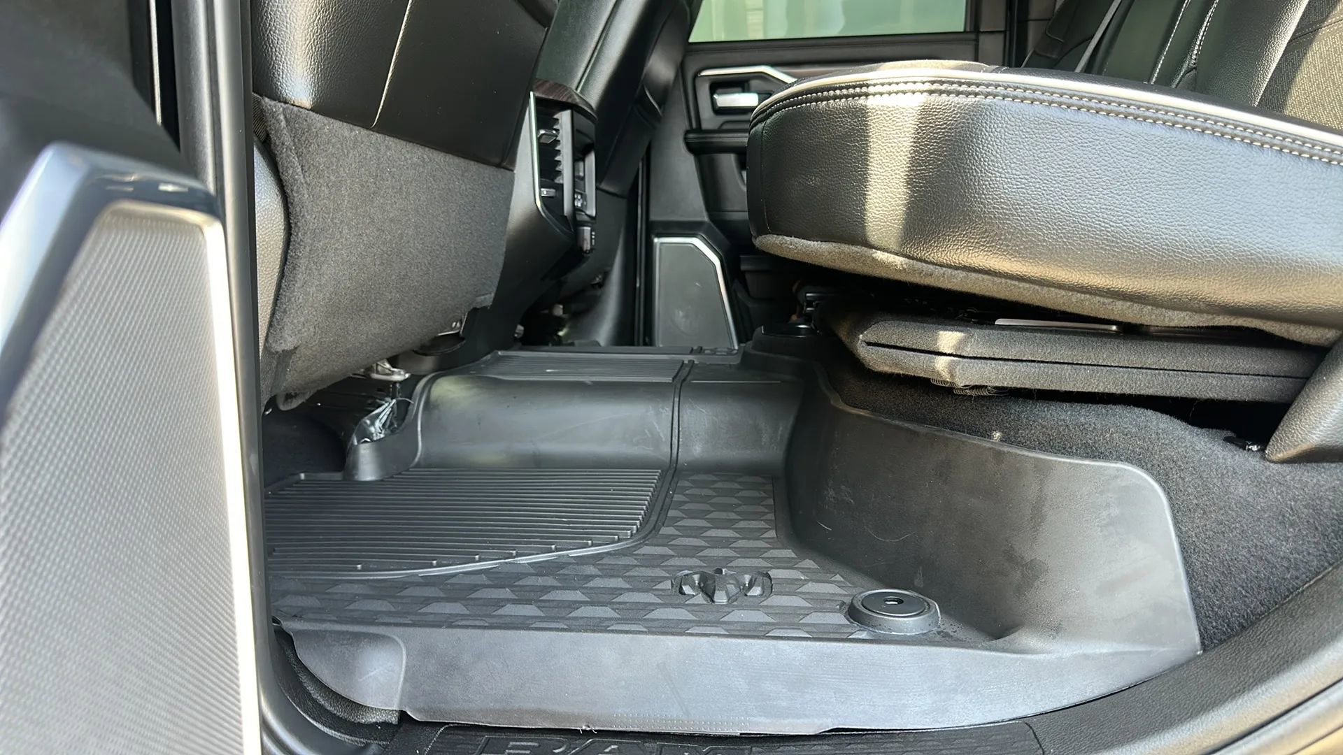 Used 2025 RAM 2500 Laramie AWD/4WD image 20