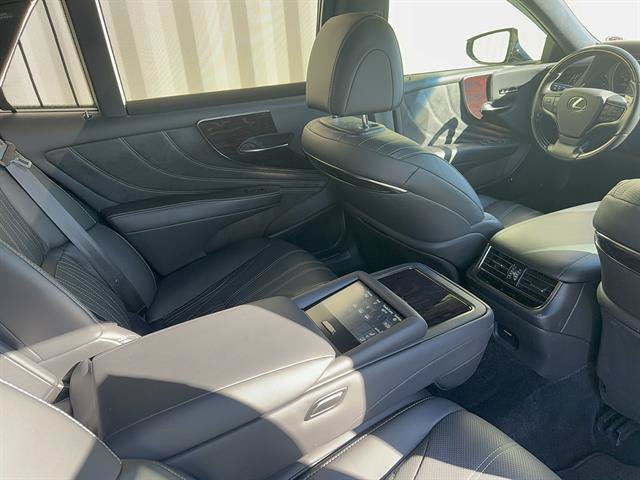 Certified 2023 Lexus LS 500 w/ Luxury Package RWD image 4