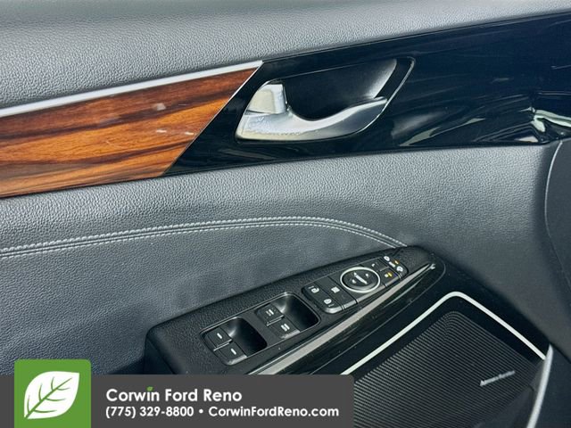 Used 2017 Kia Cadenza Premium w/ Luxury Package image 18