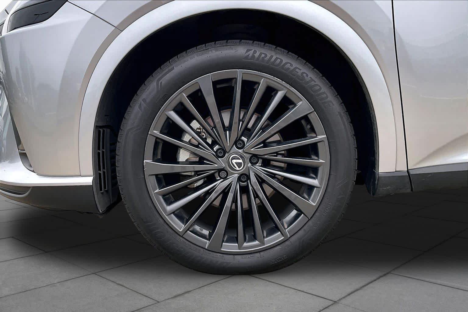 Used 2024 Lexus RX 350 Premium w/ Accessory Package (Z1) FWD image 9