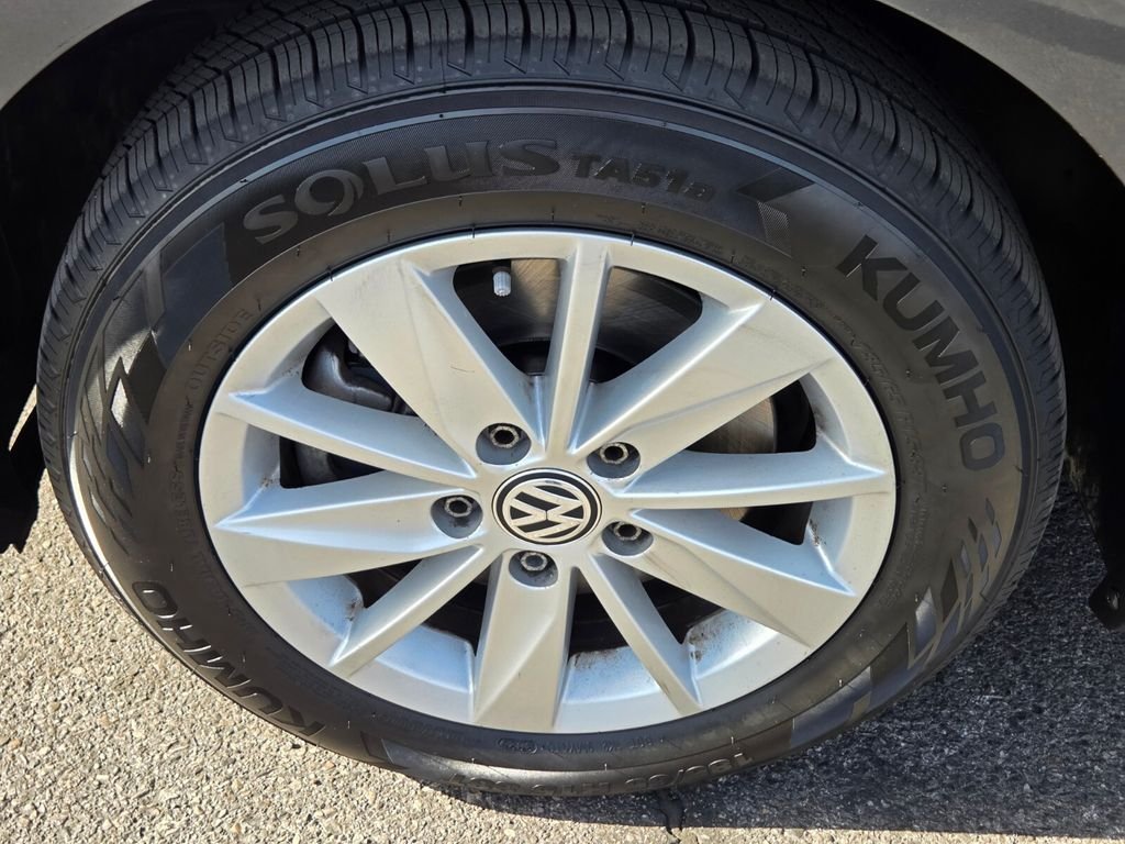 Used 2015 Volkswagen Golf S FWD image 12