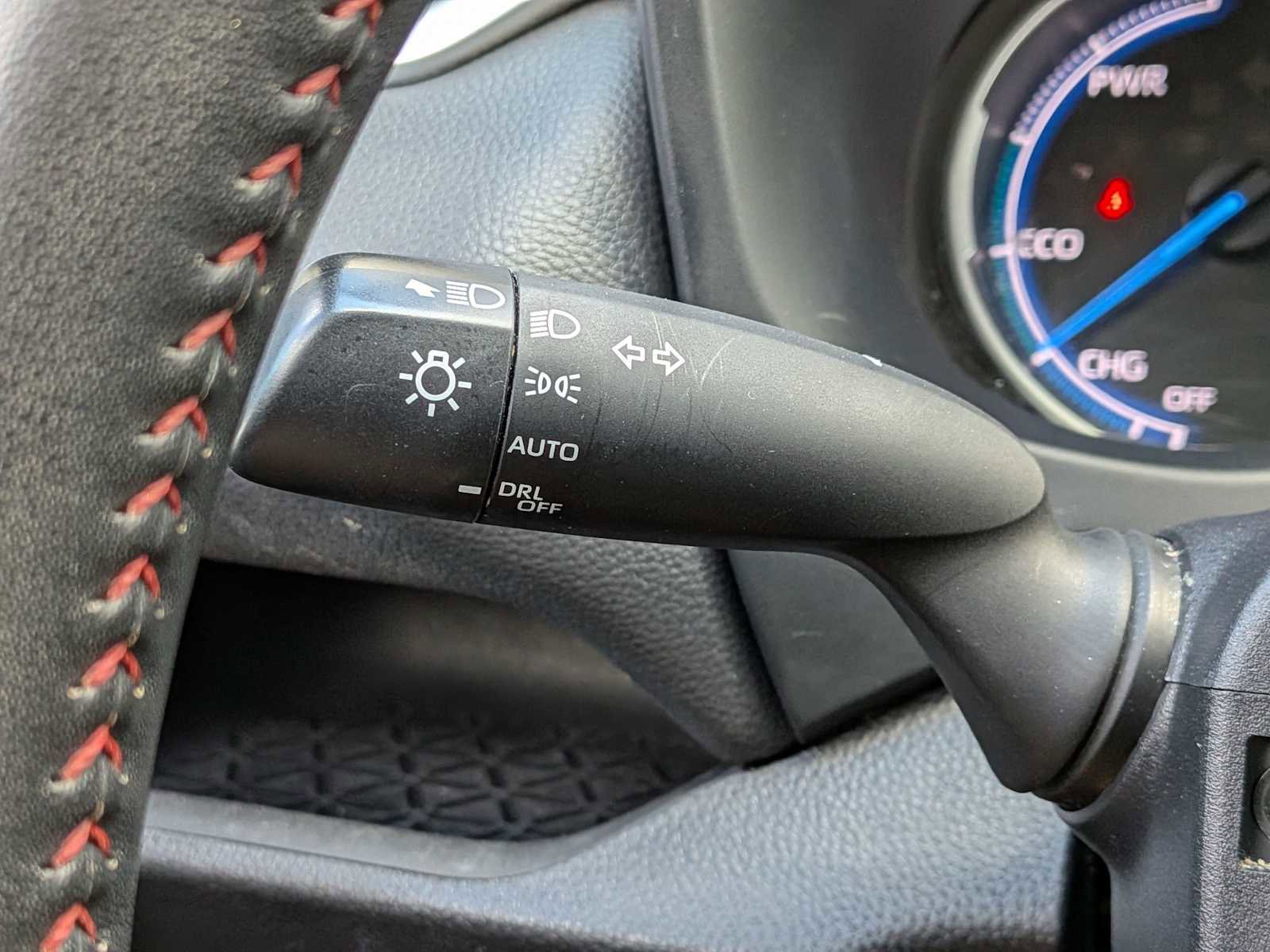 Used 2022 Toyota RAV4 SE w/ Weather & Moonroof Package image 24