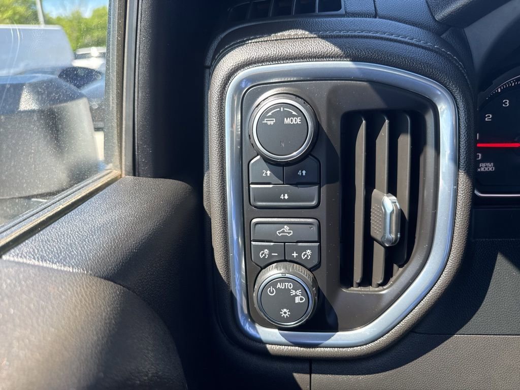 Used 2023 Chevrolet Silverado 2500 LT AWD/4WD image 19