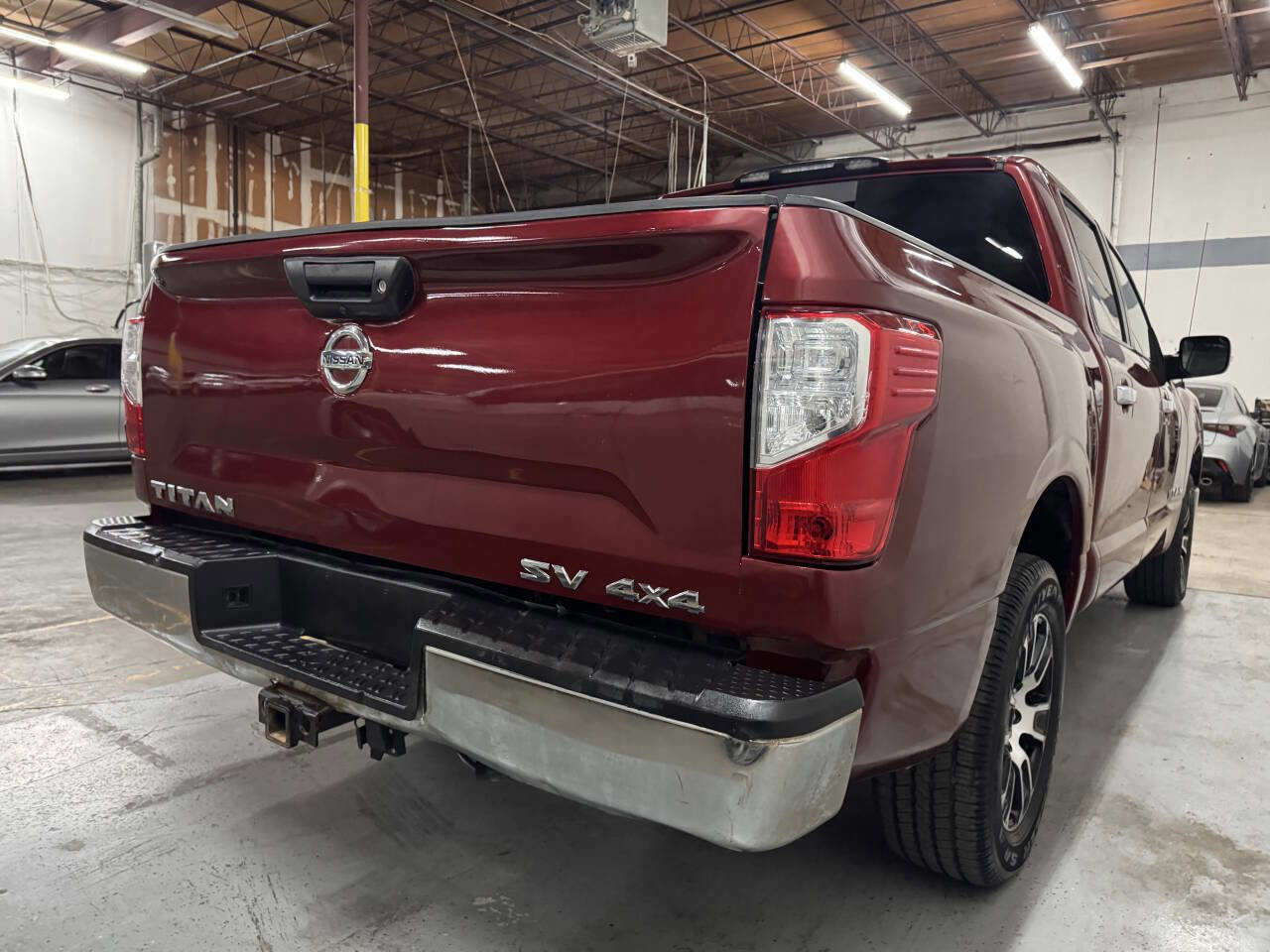 Used 2018 Nissan Titan SV AWD/4WD image 7