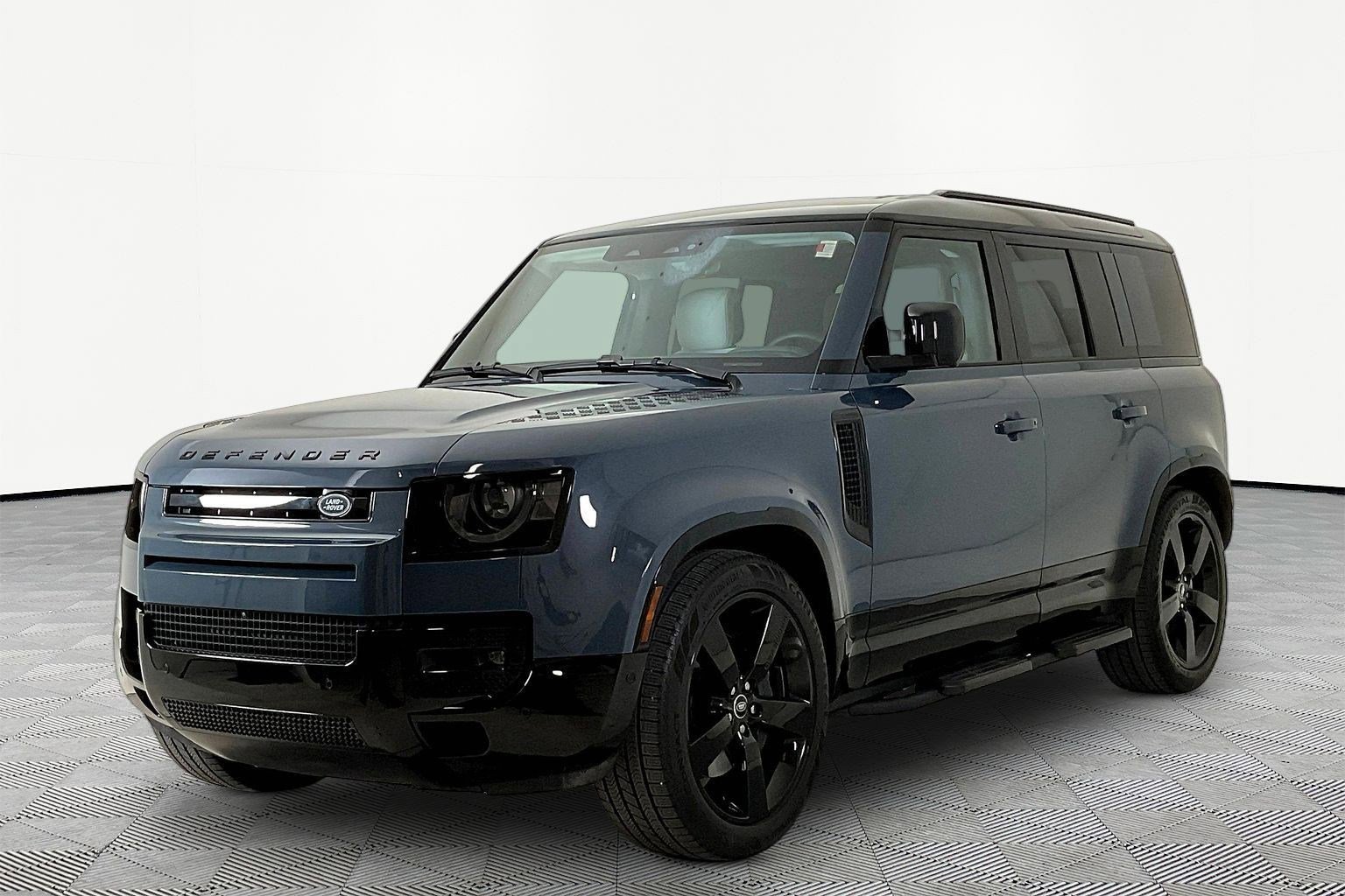 Used 2025 Land Rover Defender 110 X-Dynamic SE image 1