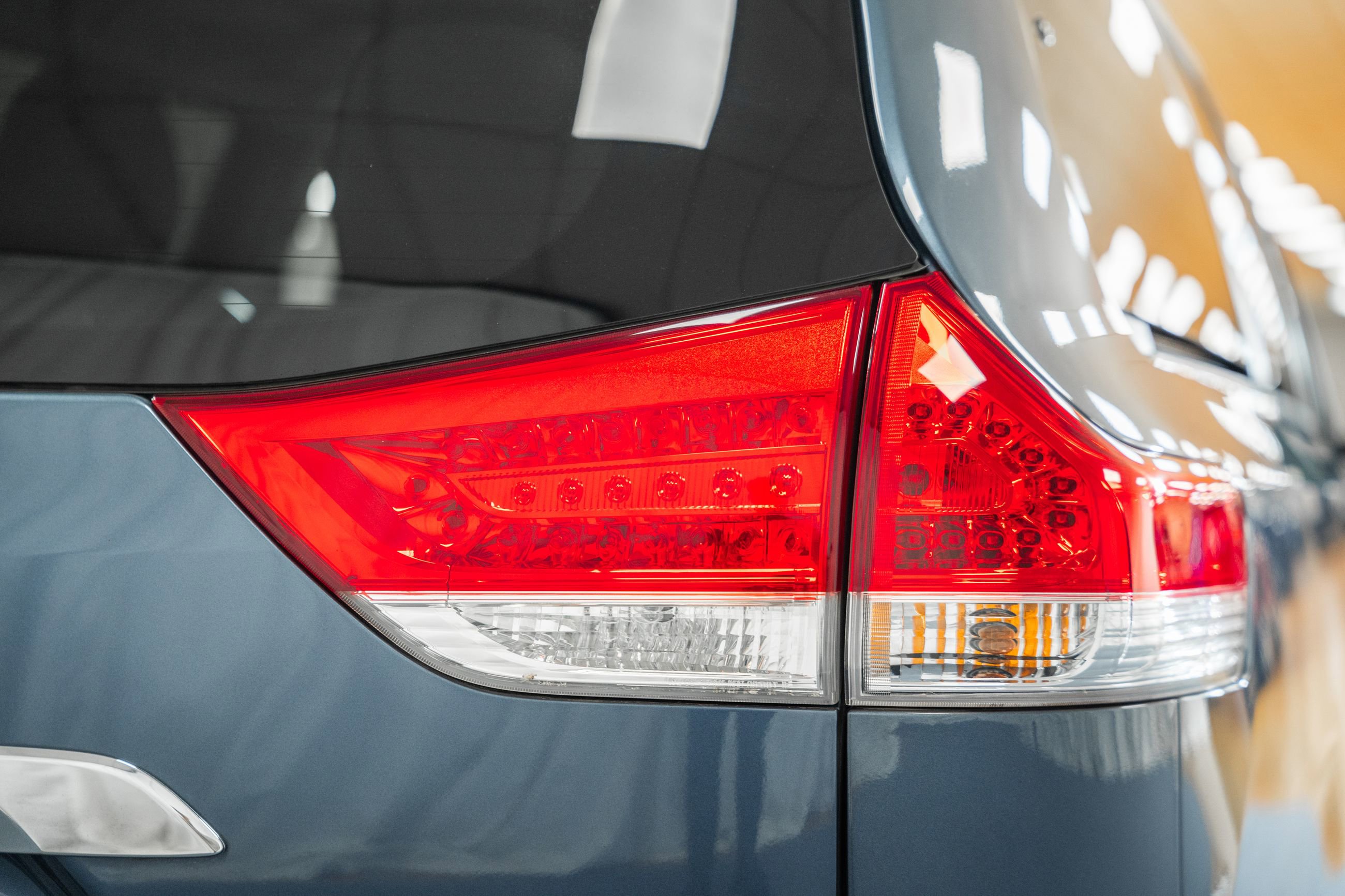 Used 2014 Toyota Sienna Limited image 18