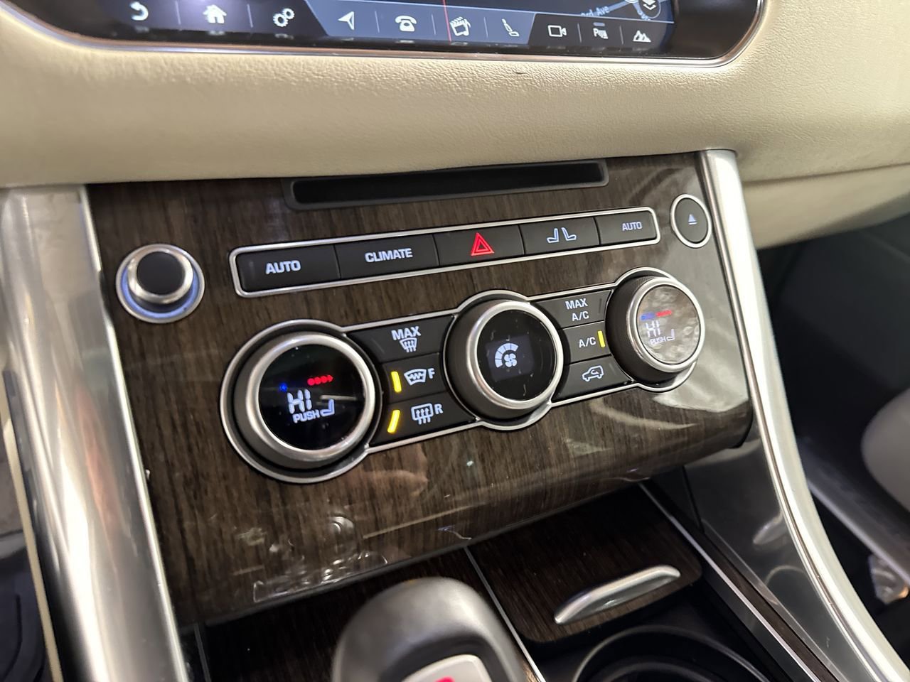 Used 2017 Land Rover Range Rover Sport HSE image 27