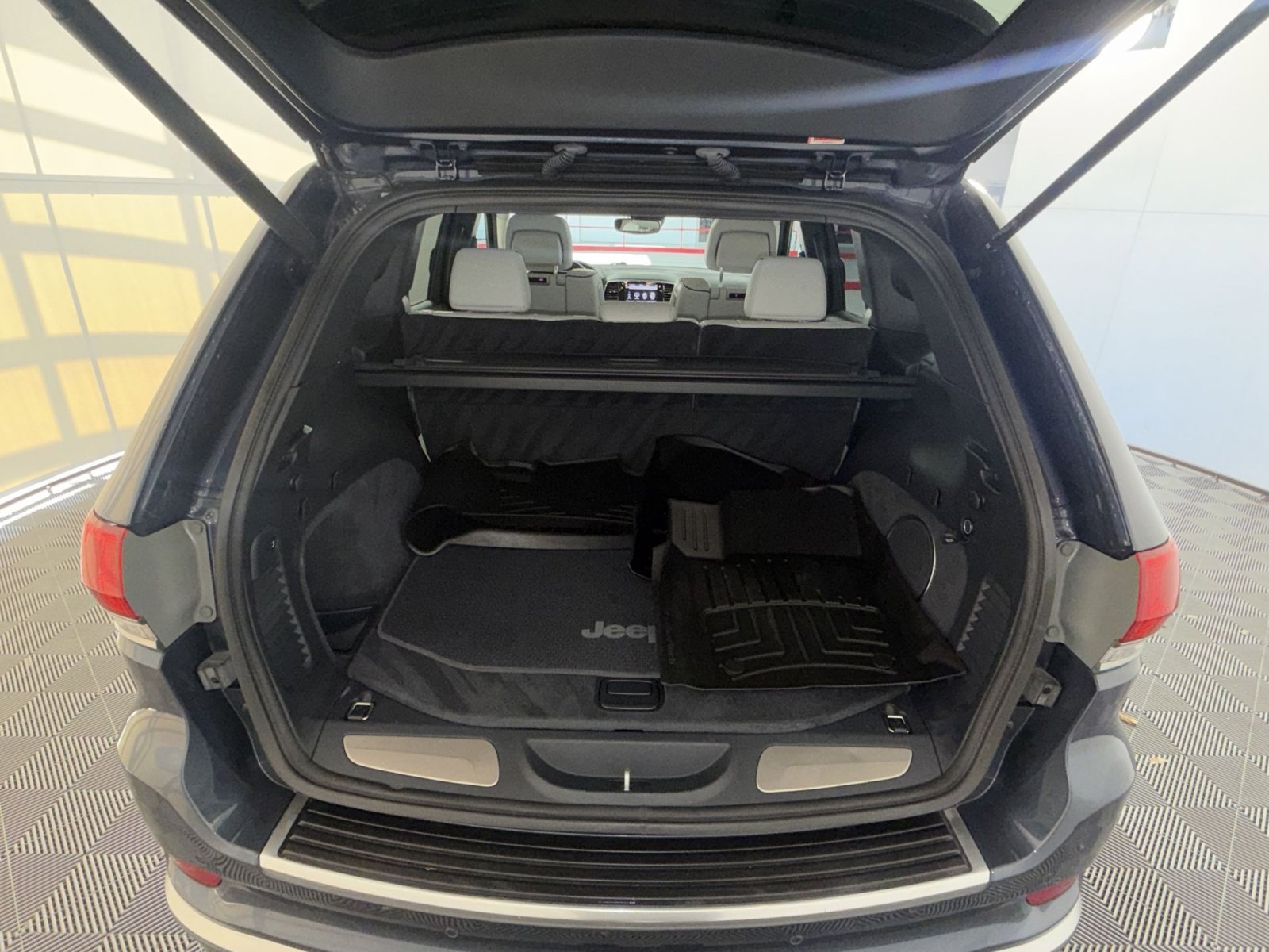 Used 2021 Jeep Grand Cherokee Summit image 26