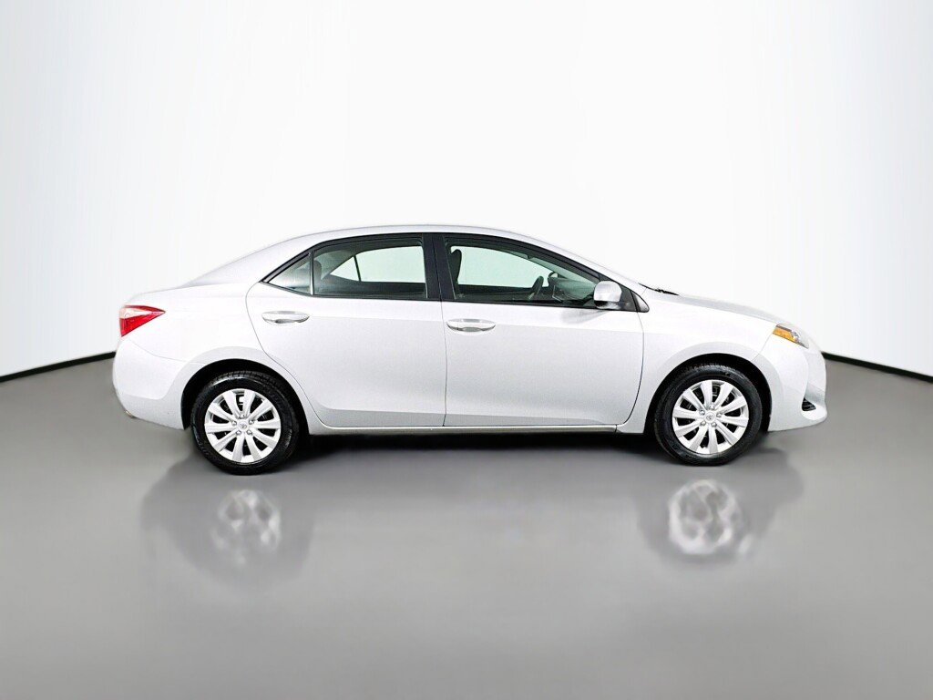 Used 2018 Toyota Corolla LE FWD image 6