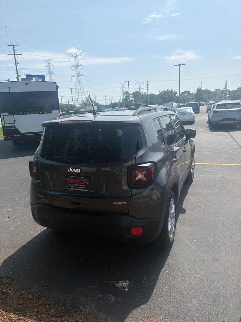 Used 2018 Jeep Renegade Latitude w/ UConnect 8.4 Nav Group FWD image 6