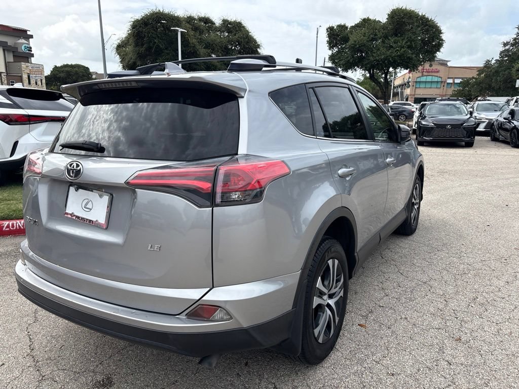 Used 2018 Toyota RAV4 LE FWD image 5