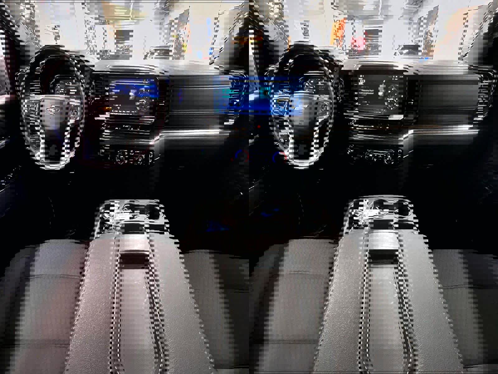 Used 2025 Chevrolet Silverado 1500 LT image 21