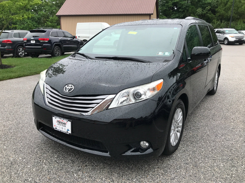Used 2017 Toyota Sienna XLE FWD image 4