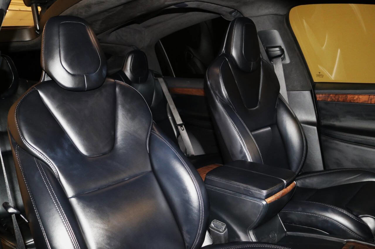 Used 2020 Tesla Model X image 90