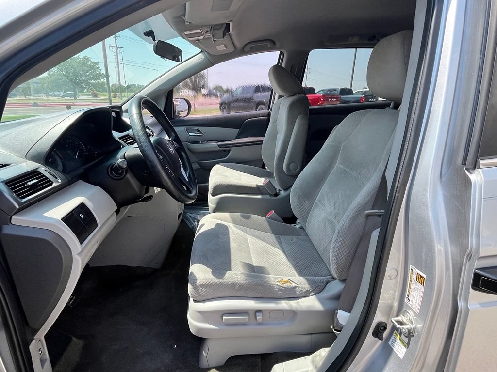 Used 2015 Honda Odyssey LX image 11