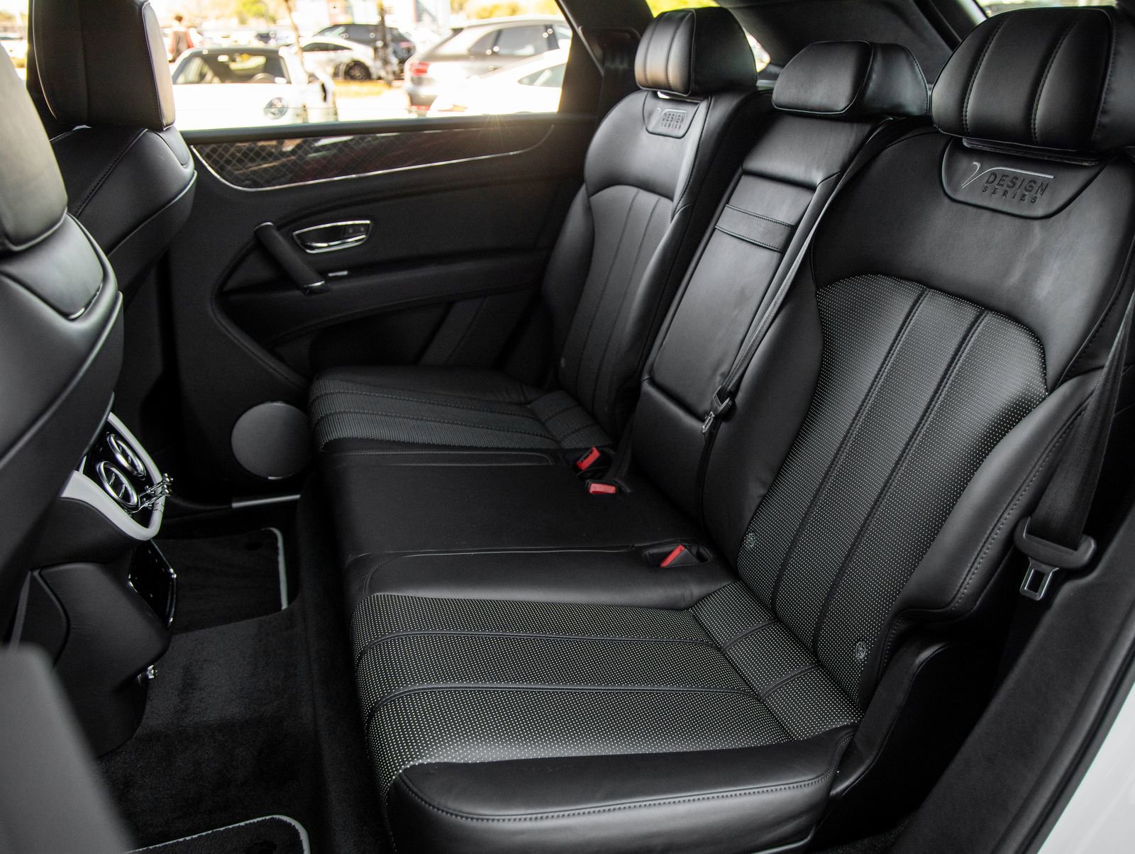 Used 2020 Bentley Bentayga AWD/4WD image 37