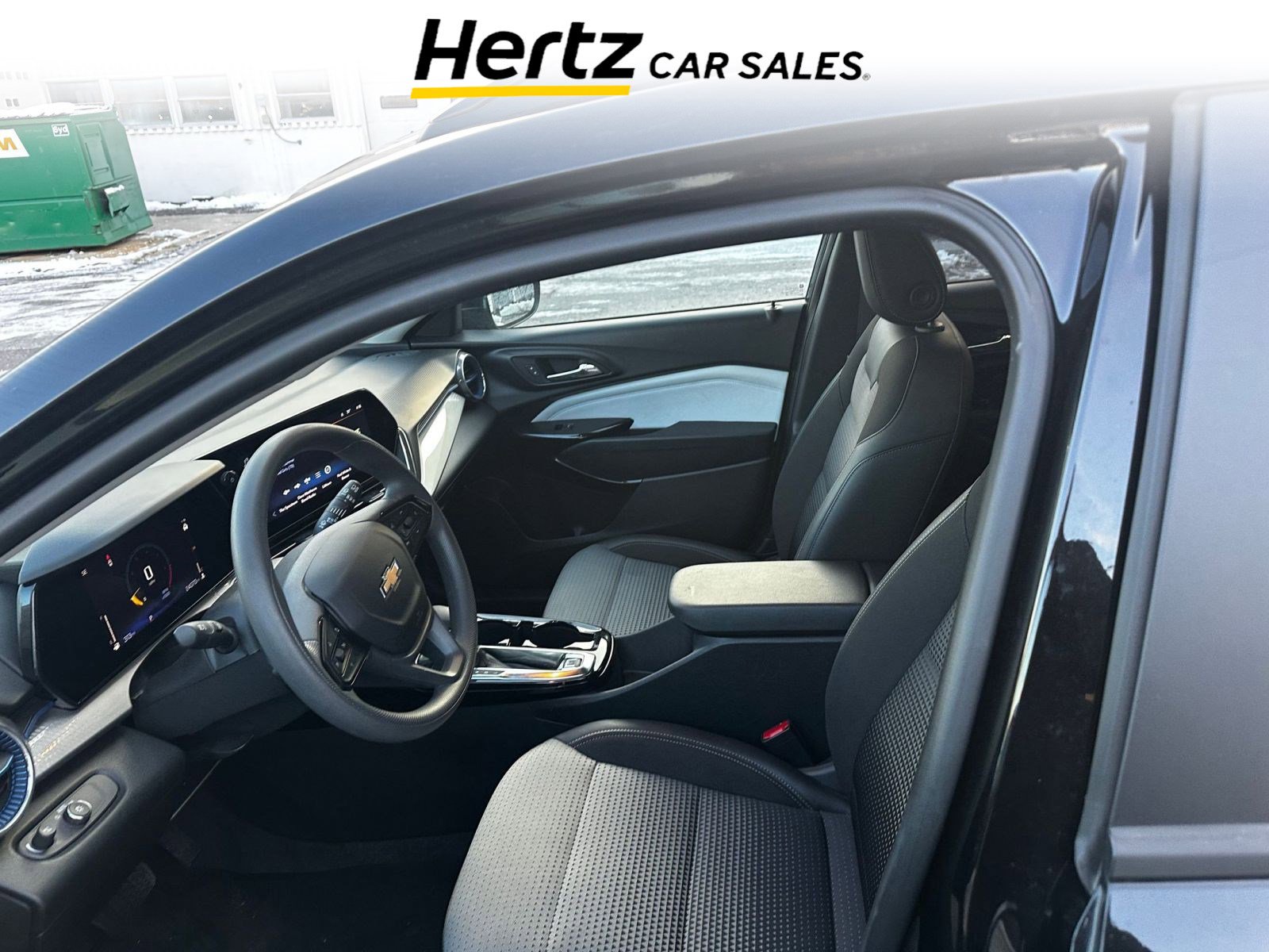 Used 2025 Chevrolet Trax LT image 8