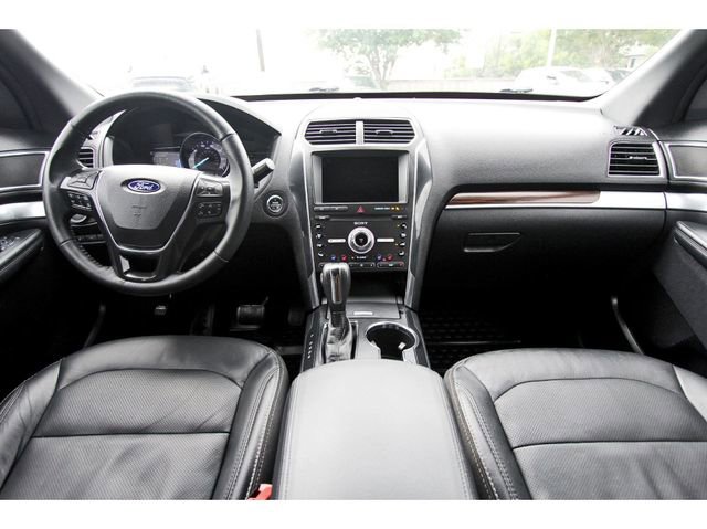 Used 2019 Ford Explorer Limited w/ Ford Safe & Smart Package image 8