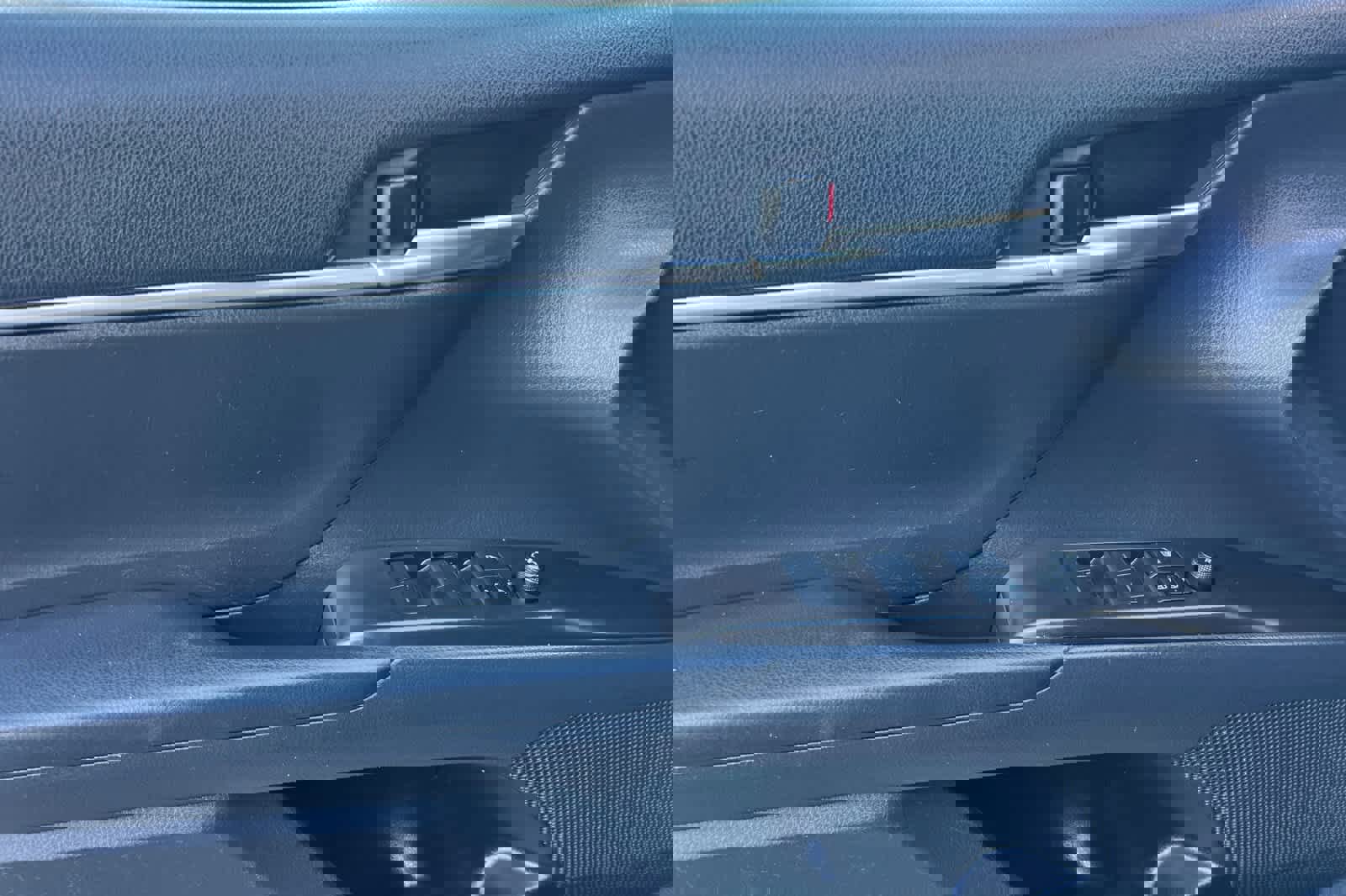 Used 2021 Toyota Camry SE image 12