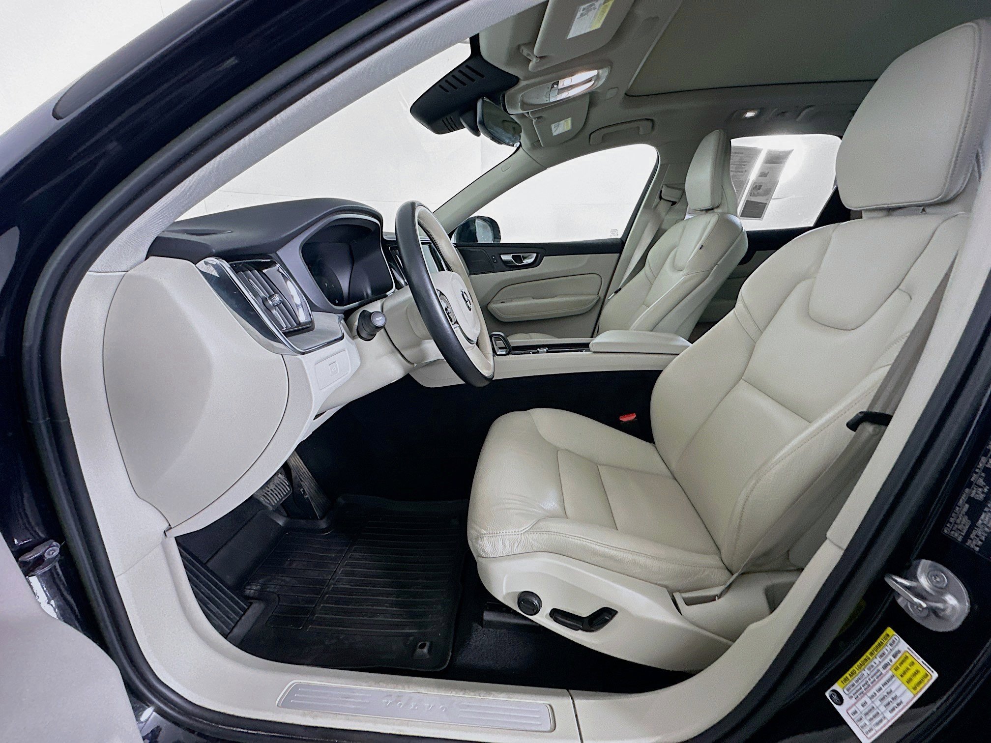 Used 2023 Volvo XC60 B5 Plus w/ Climate Package image 13