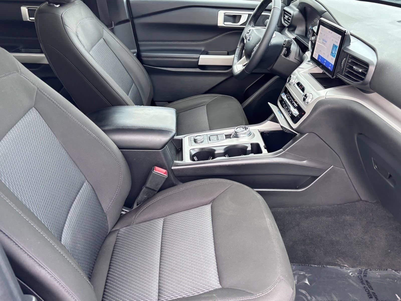 Used 2023 Ford Explorer XLT AWD/4WD image 14