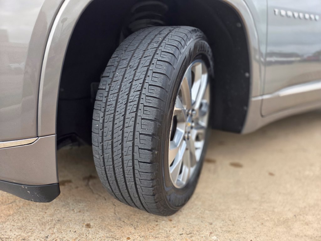 Used 2019 Chevrolet Traverse Premier w/ LPO, Cargo Package AWD/4WD image 35