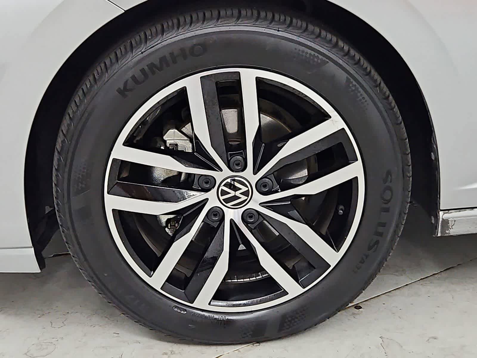 Certified 2025 Volkswagen Jetta SE FWD image 13
