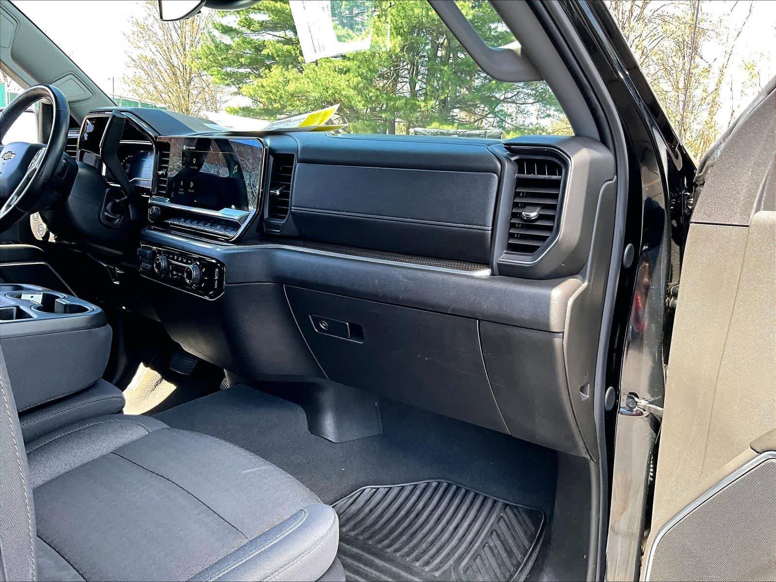 Used 2025 Chevrolet Silverado 1500 LT AWD/4WD image 12