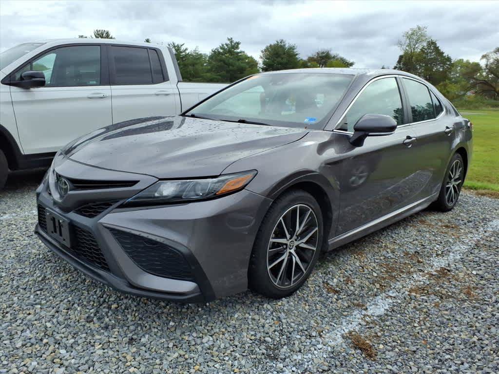 Used 2023 Toyota Camry SE FWD image 1