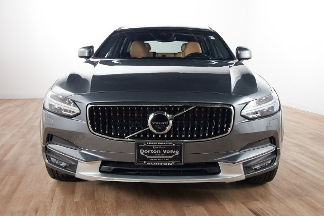 Used 2017 Volvo V90 T6 Cross Country AWD/4WD image 2