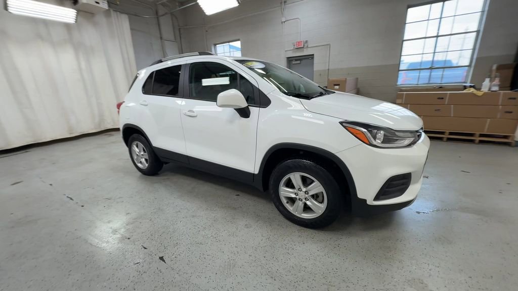 Certified 2022 Chevrolet Trax LT w/ LT Convenience Package image 3