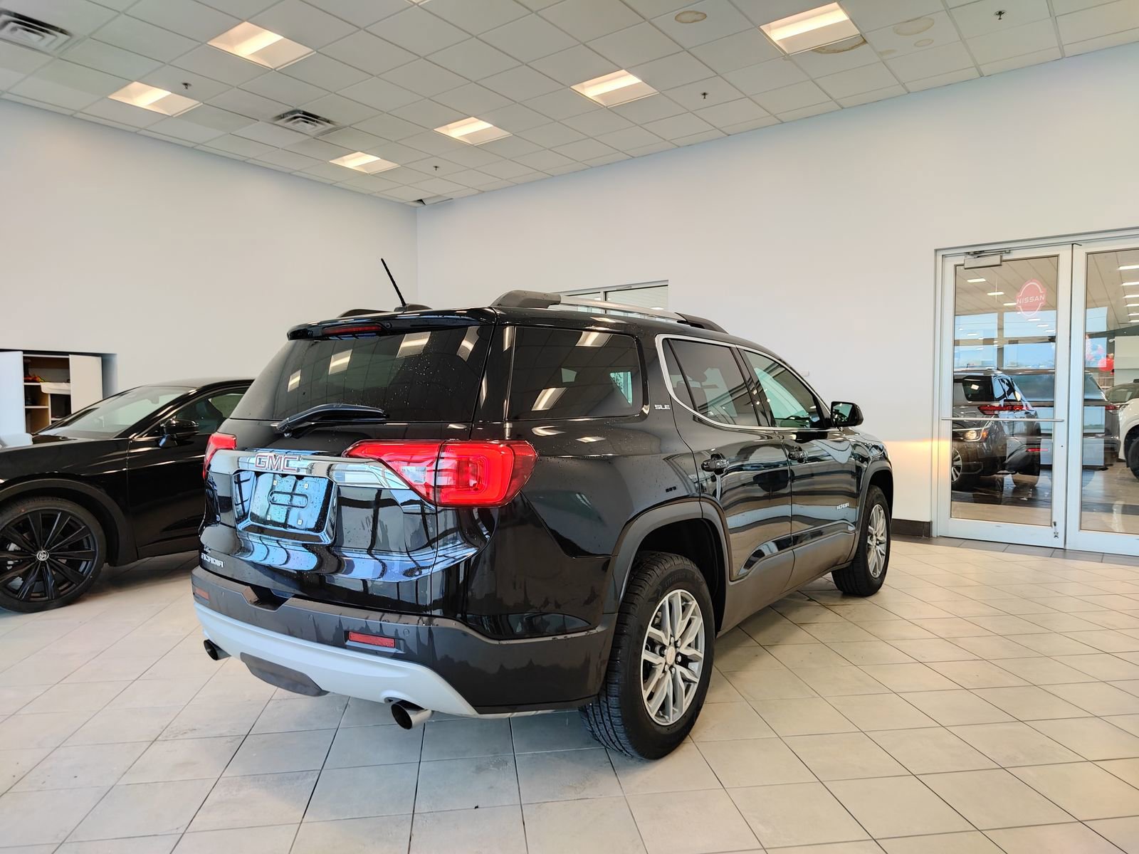 Used 2019 GMC Acadia SLE w/ Driver Alert Package I image 3